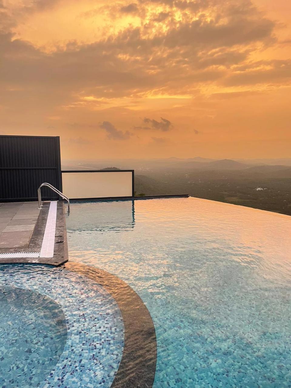 Misty Green Hills Parks & Resorts Kondotty エクステリア 写真