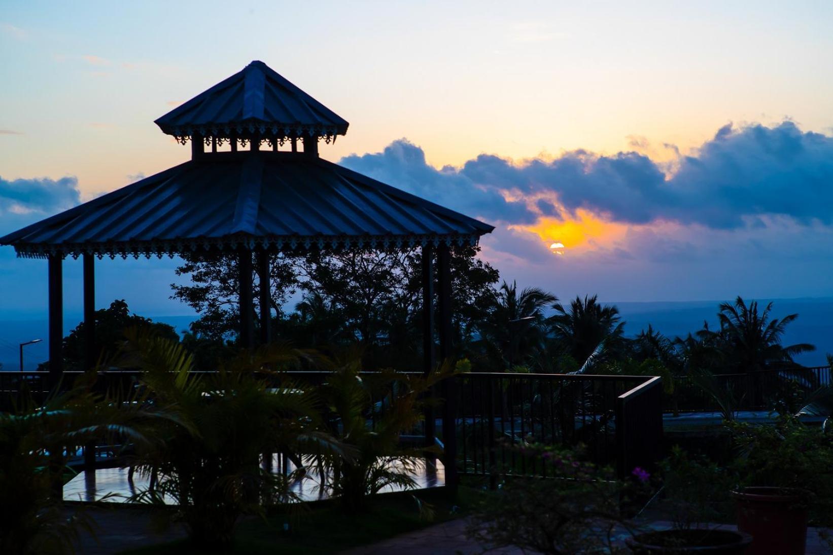 Misty Green Hills Parks & Resorts Kondotty エクステリア 写真