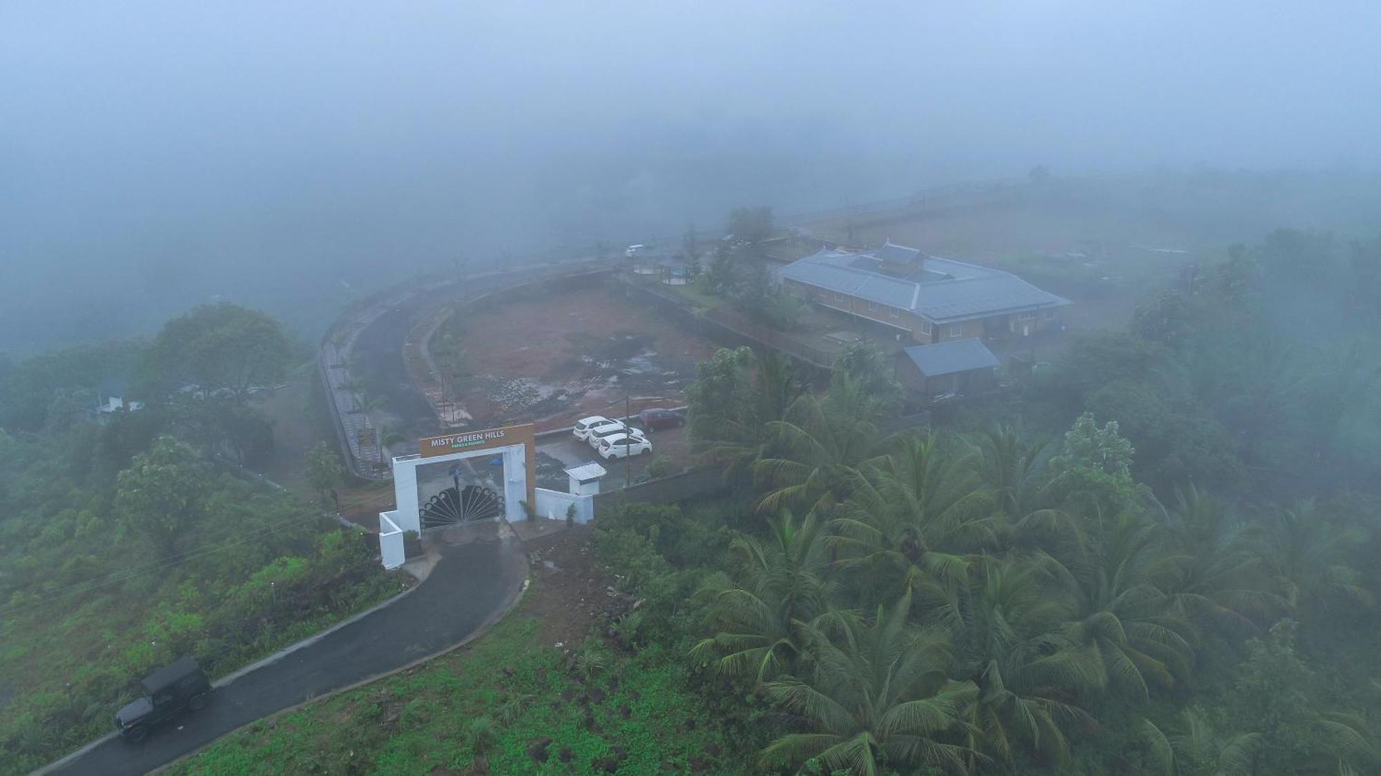 Misty Green Hills Parks & Resorts Kondotty エクステリア 写真